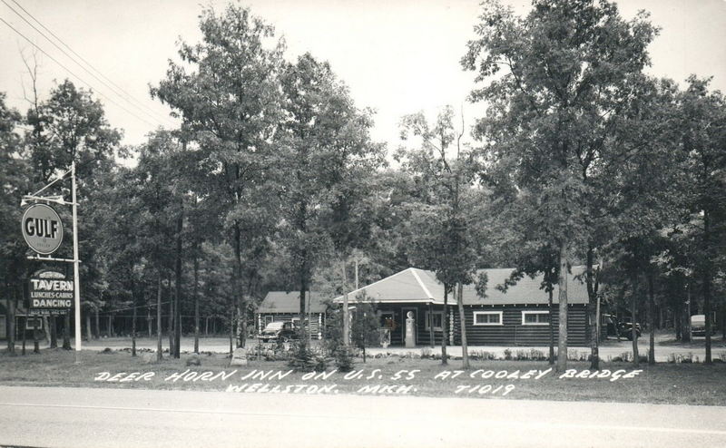 Deer Horn Inn - Vintage Postcard (newer photo)
